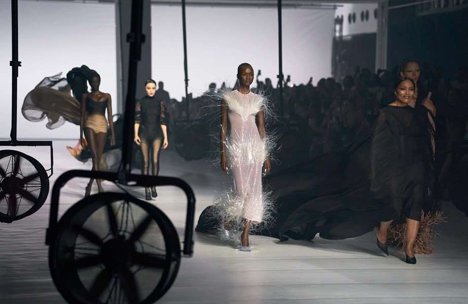 6659E6c81259b9bfc1d8d331 Ce Qu Il Faut Retenir De La Fashion Week De Paris Printemps Ete 2024 (2)